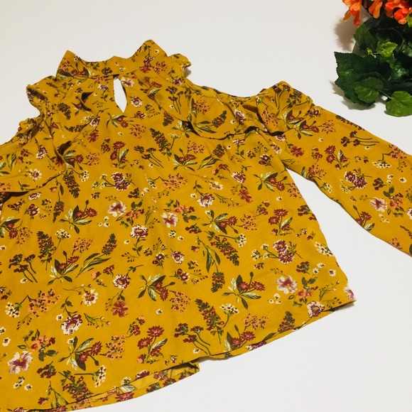 Meraki Tops - Meraki Cold Shoulder Yellow Floral Sz M
